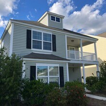 Building Photo - BEAUTIFUL HOME IN GODLEY PARK