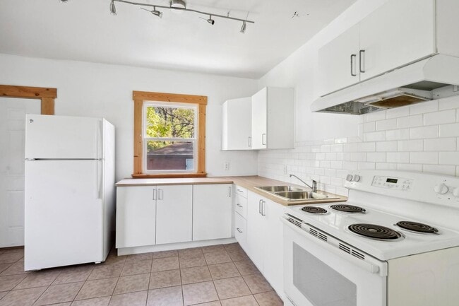 Building Photo - 112-114 Rockwood Ave - 114