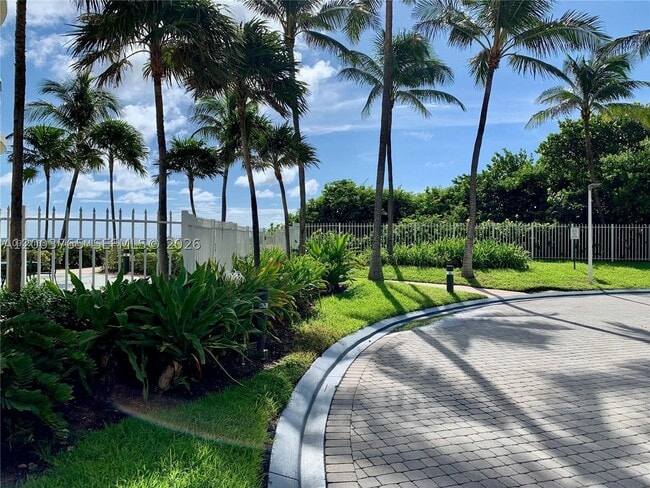 Building Photo - 16711 Collins Ave