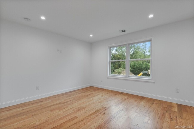 Building Photo - 65 Paulding Ln