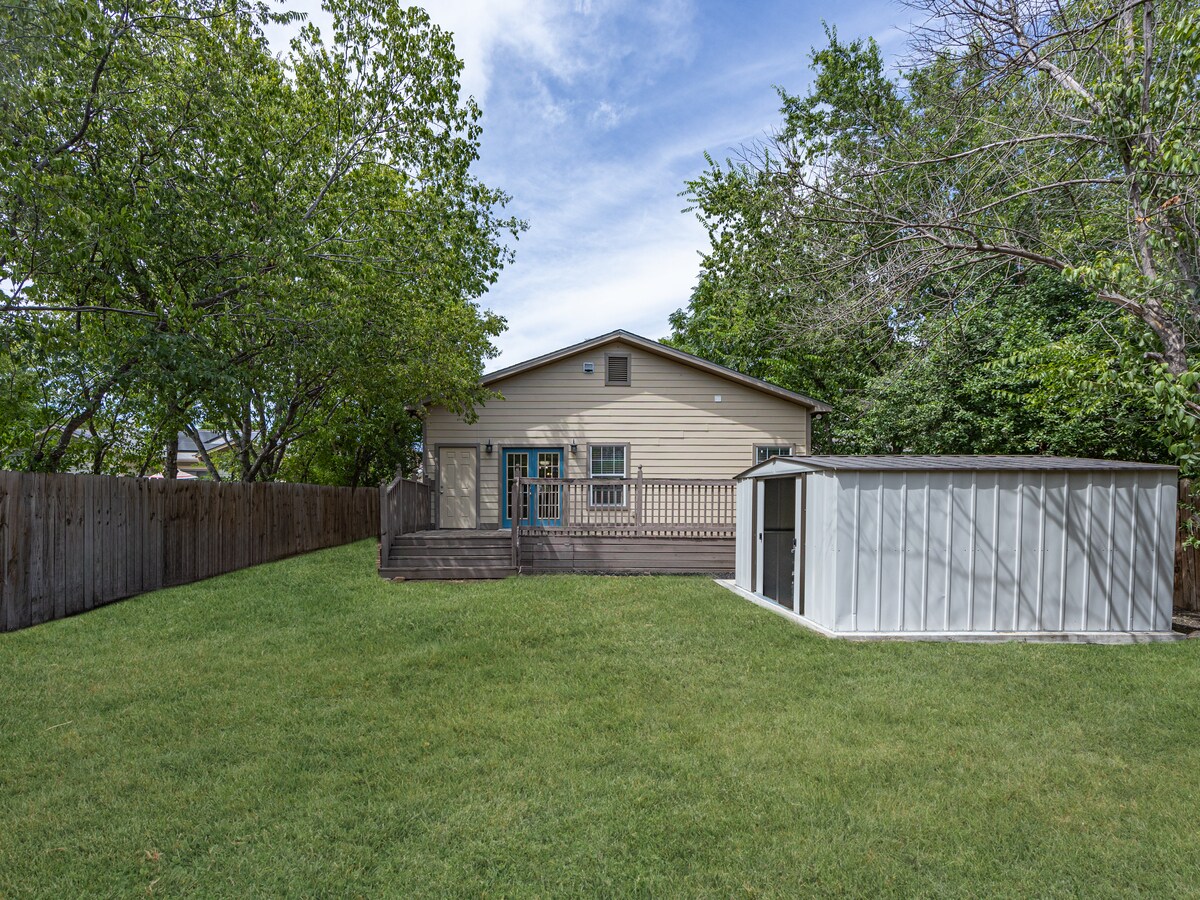 Building Photo - 1826 W French Pl