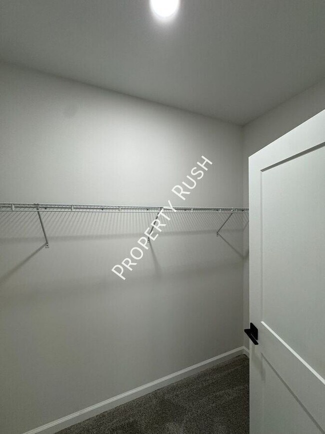 Building Photo - 1852 Wilberforce St