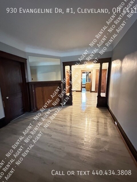 Building Photo - 930 Evangeline Rd