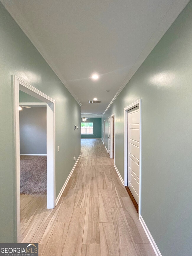 Building Photo - 114 Gary Cir