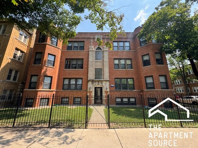 Building Photo - 6301 N Francisco Ave