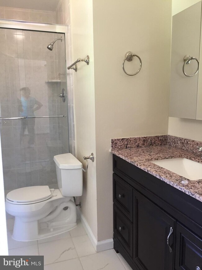 Master BA - 9204 Dellwood Dr