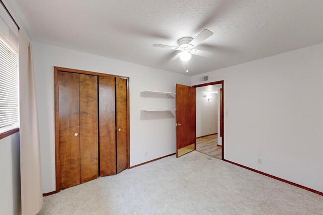 Building Photo - NE Brick Ranch 3/Bd 2/Ba 2 Cg 1782/sf