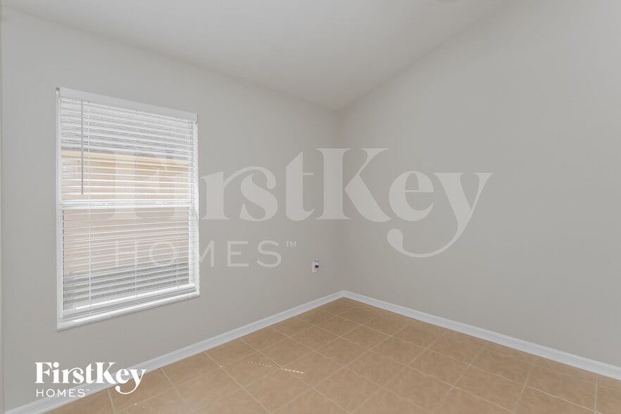 Building Photo - 9728 Highland Ridge Dr