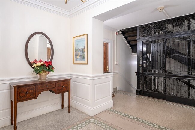 Building Photo - 112 Pinckney St