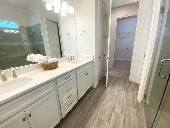 Building Photo - 724 Winterside Dr