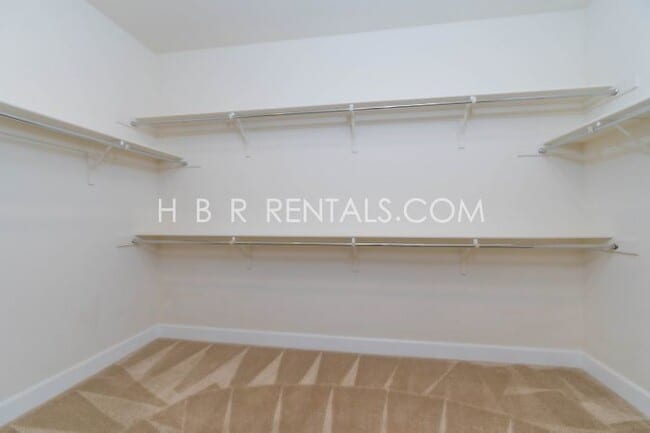 Building Photo - Spacious Elegance: 4-Bedroom with 3.5 Baths in Manteca