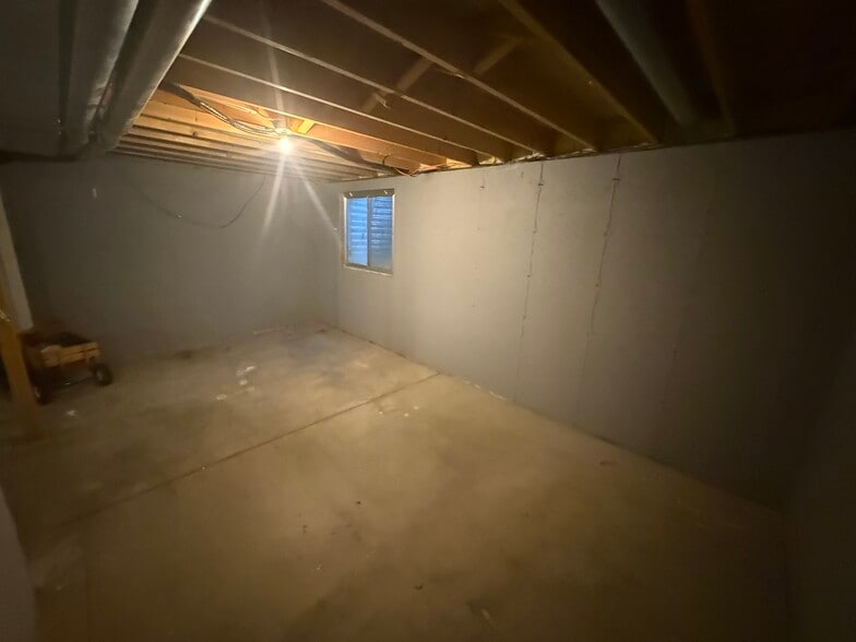 Building Photo - 2124 3rd St SW