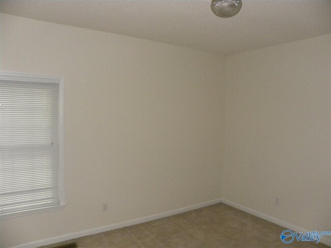 Building Photo - 104 Nobleton Ln NW