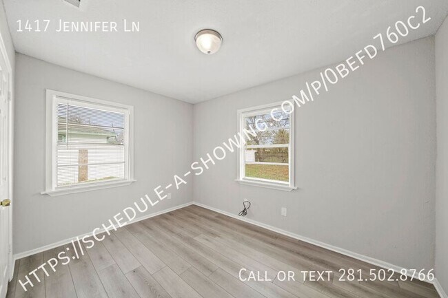 Building Photo - 1417 Jennifer Ln