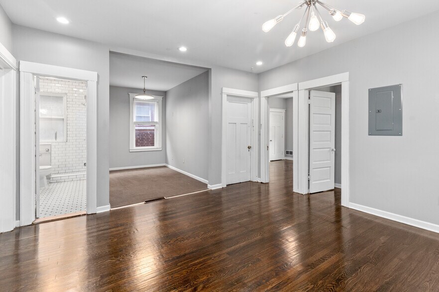 Building Photo - 310 Hendrie St