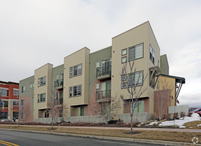 Building Photo - Newpark Studios