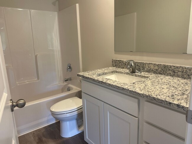 Building Photo - 3 Bed +Den Nearly Brand New $2350