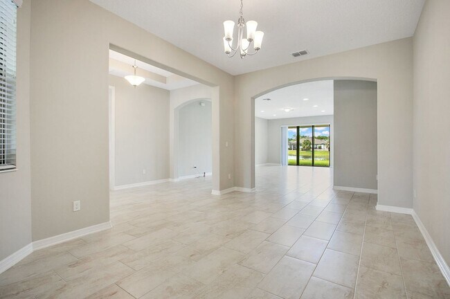 Building Photo - Spacious 4 Bed 3 Bath Home