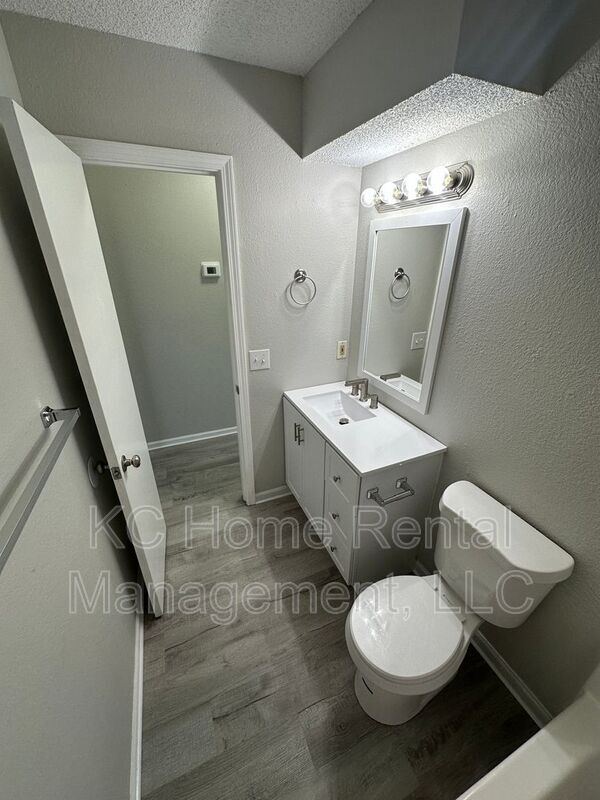 Building Photo - 812 Saddlewood St