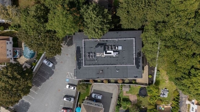 Building Photo - 315 College Farm Rd