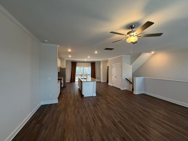 Building Photo - Spacious townhome in Riverwalk