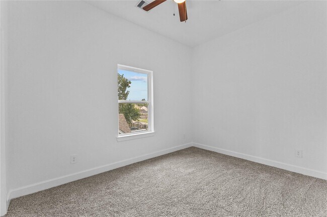Building Photo - 7805 Farnsworth St