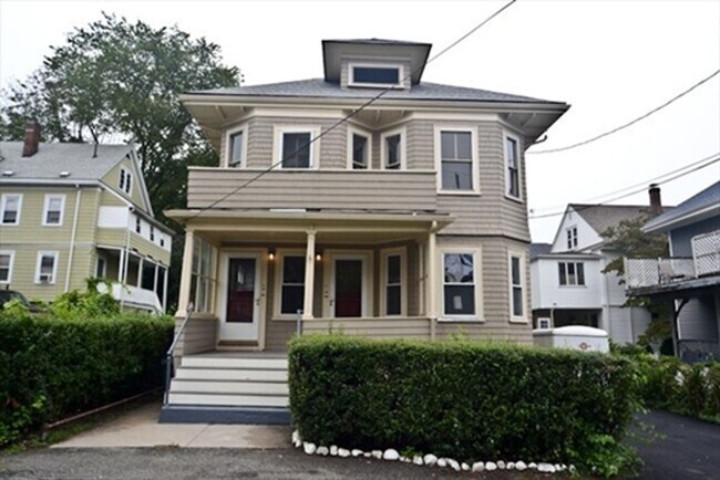 Building Photo - Parking - Free Laundry - Deck - Yard