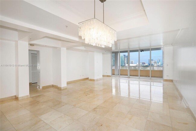 Building Photo - 848 Brickell Key Dr