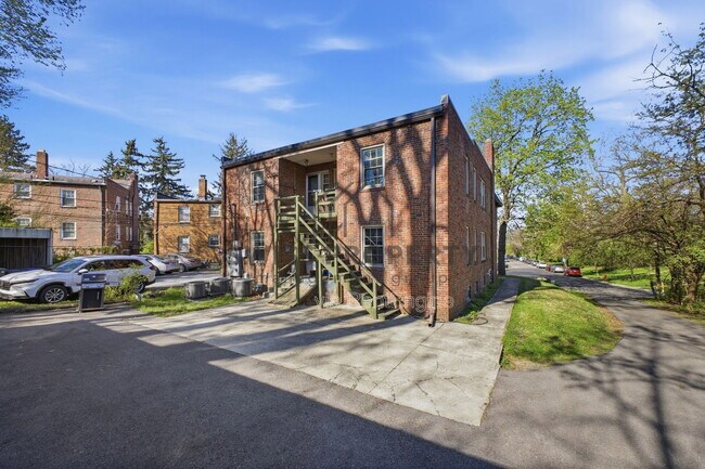 Building Photo - 25 W Tulane Rd