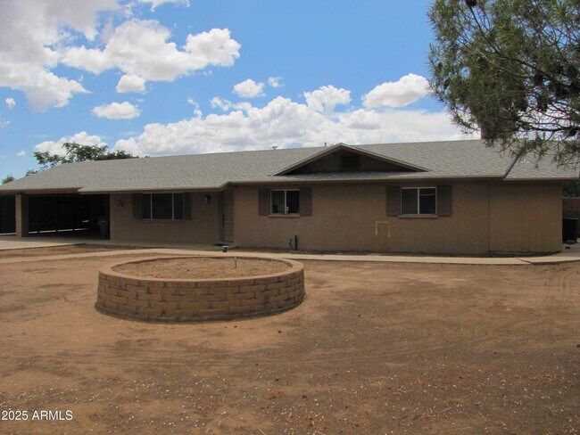 Building Photo - 947 S Cardinal Ave