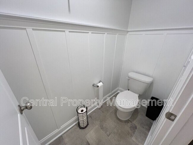 Building Photo - 18 Camden Wds Trl