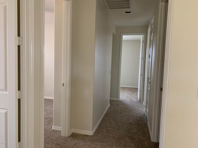 Building Photo - 1530 W Thompson Way