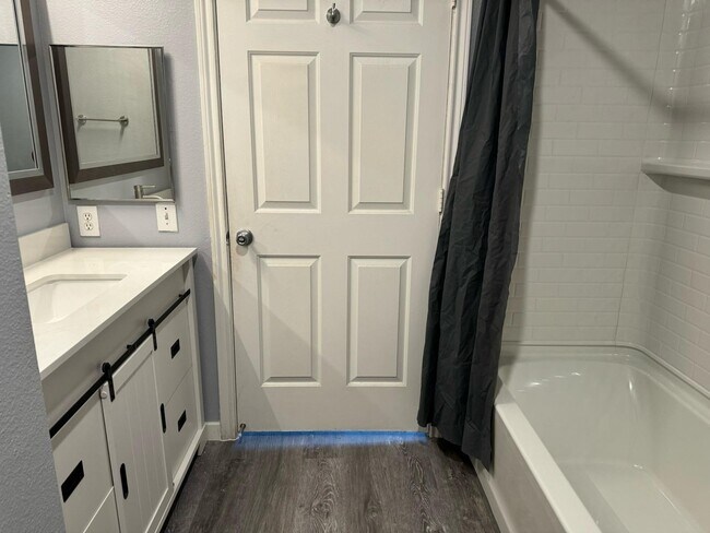 Building Photo - 2320 Gracy Farms Ln