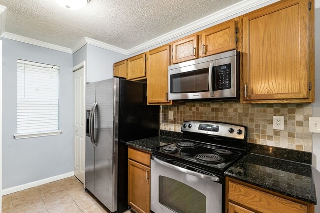 Building Photo - Terrace level condo in great Johns Creek location!