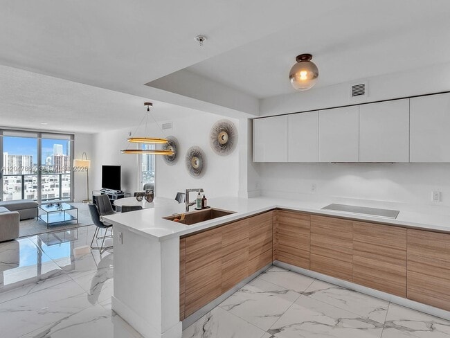 Building Photo - 300 Sunny Isles Blvd