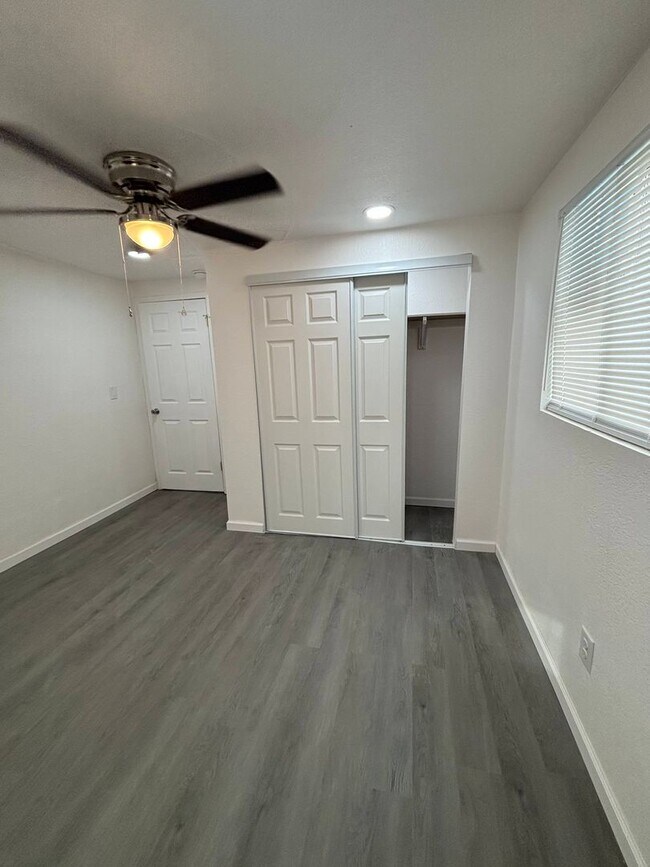 Building Photo - 232 W Barbara St