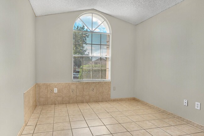 Building Photo - 2505 Kingston Ct