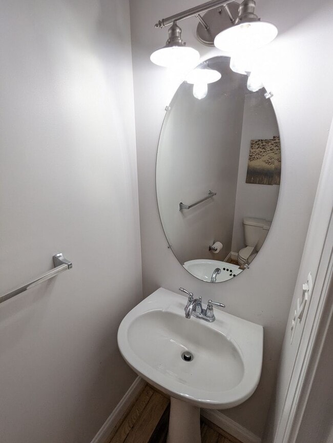 Building Photo - Impeccably maintained SFH in Clarksburg re...
