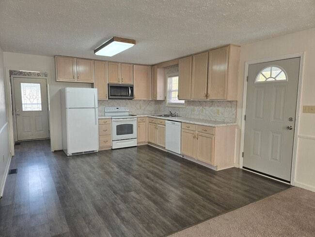 Building Photo - New Listing!!