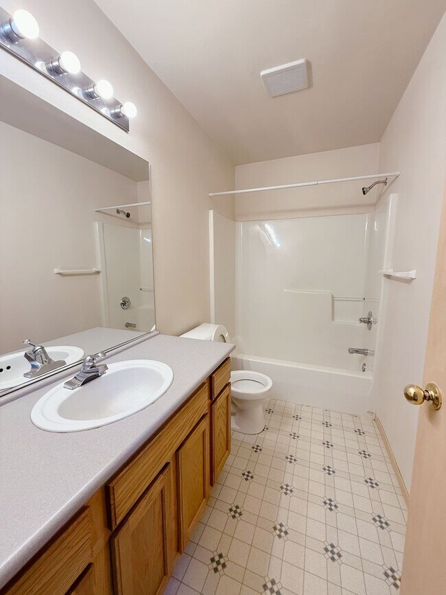 Building Photo - 1842/1844 Valencia St