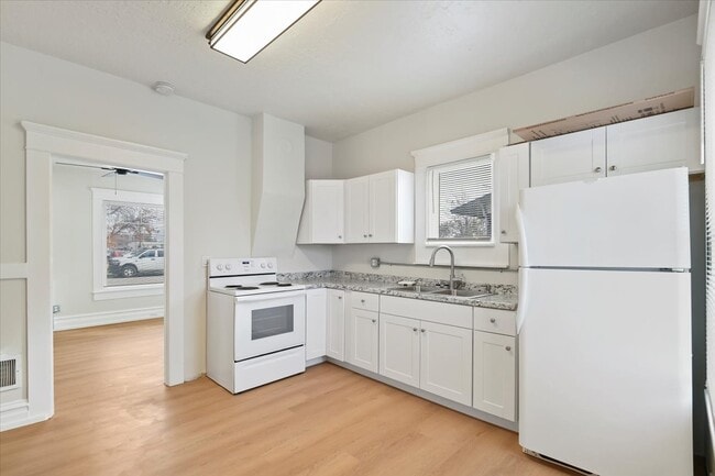 Building Photo - 309 N Commercial Ave