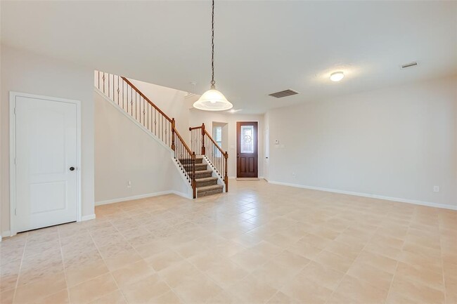 Building Photo - 15910 Copper Oak Ln