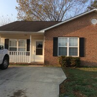 Building Photo - 2 Bedroom, 2 Bathroom Duplex!