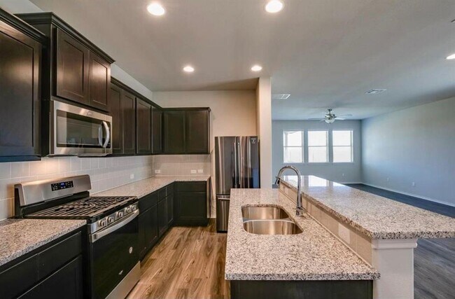 Building Photo - 129 Goldfinch Dr
