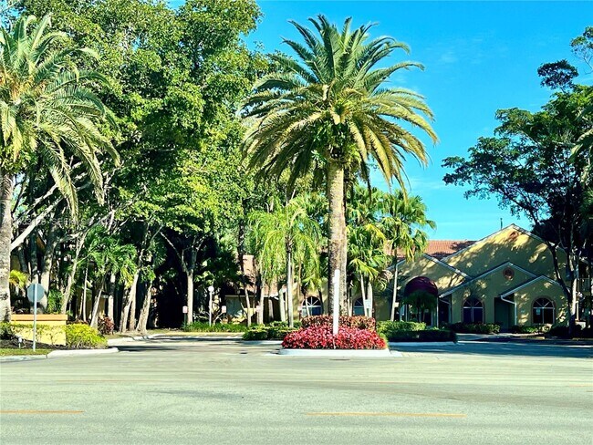 Building Photo - 1133 Coral Club Dr