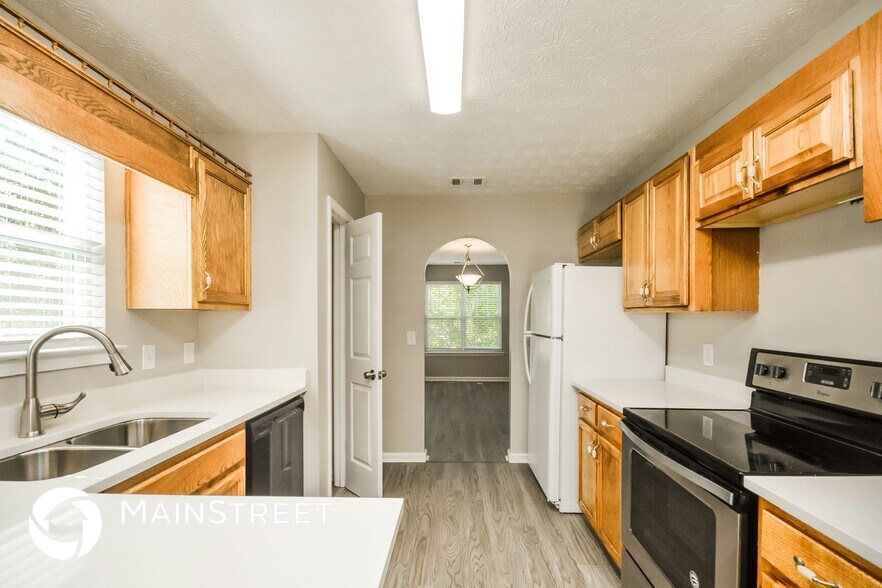 Building Photo - 570 Freeman Dr