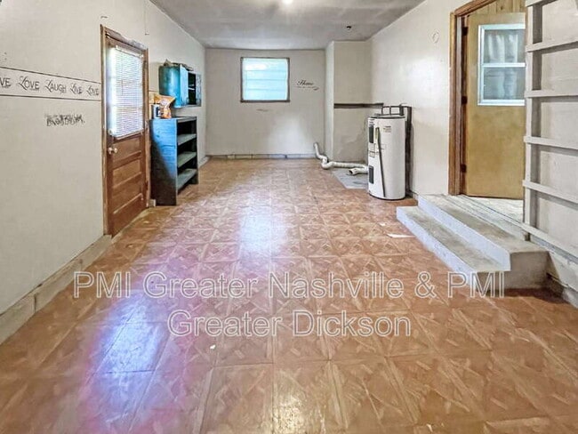 Building Photo - 320 Mockingbird Ln