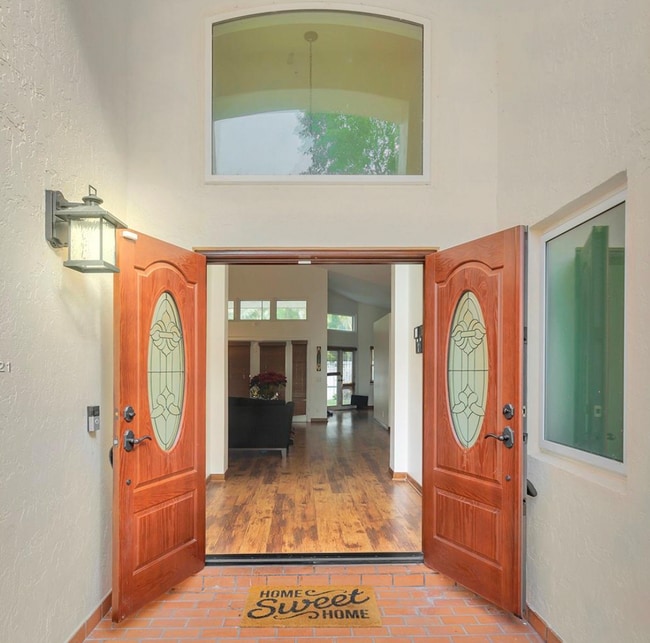 Building Photo - 204 Cameron Dr