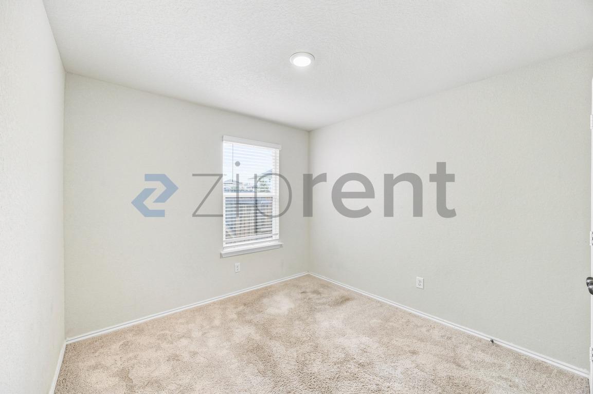 Building Photo - Unit