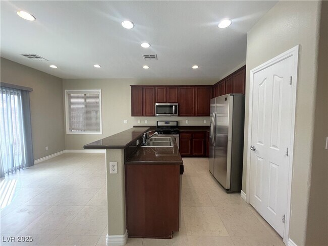 Building Photo - 9796 Bedstraw St